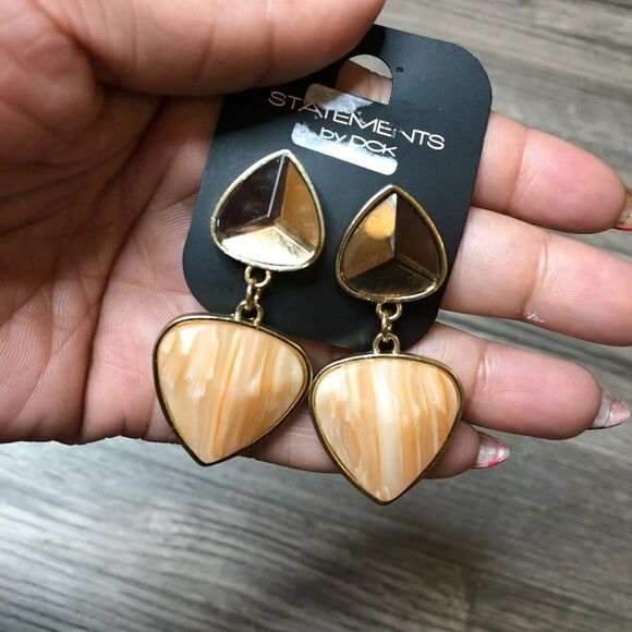 2/$20 Peachy Gold Dangle Drop Earrings - Picture 4 of 6